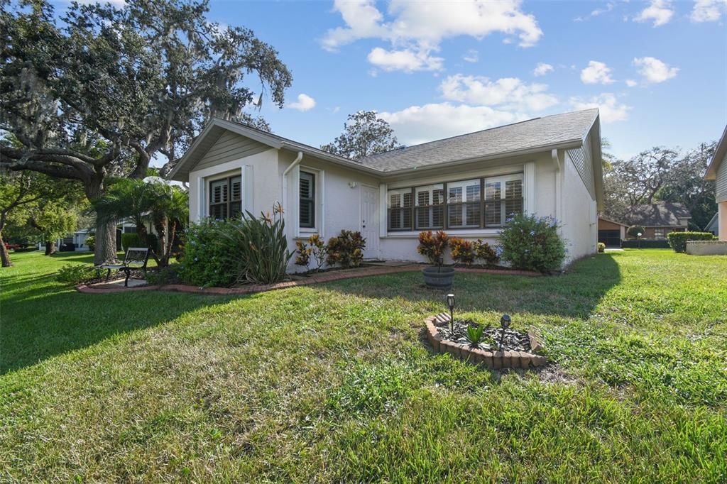 合同活跃: $269,000 (2 贝兹, 2 浴室, 1570 平方英尺)