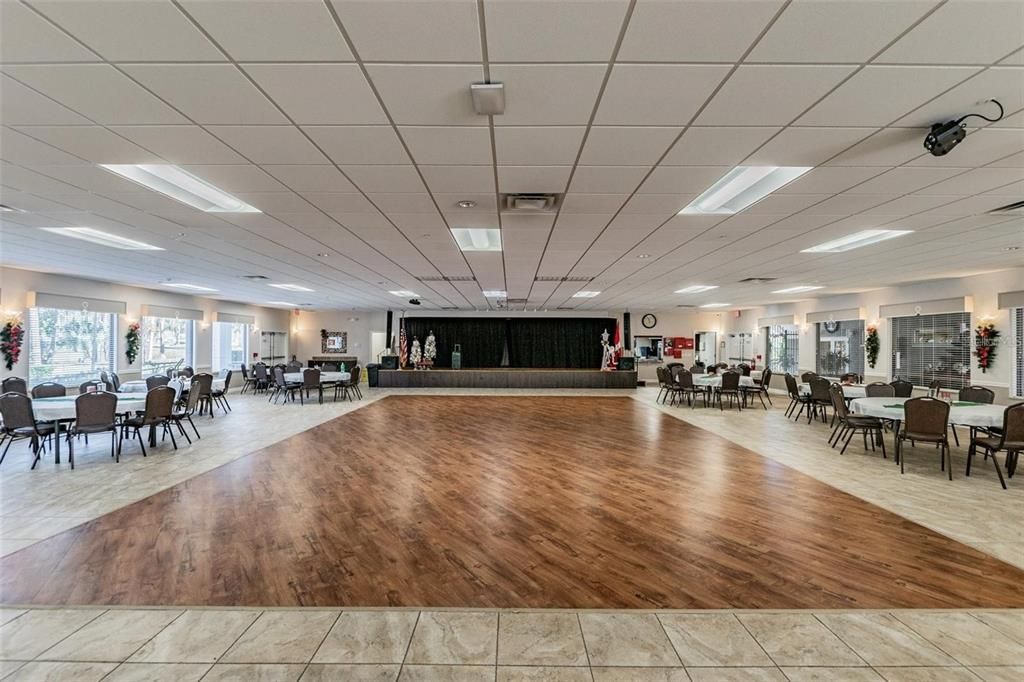 合同活跃: $269,000 (2 贝兹, 2 浴室, 1570 平方英尺)