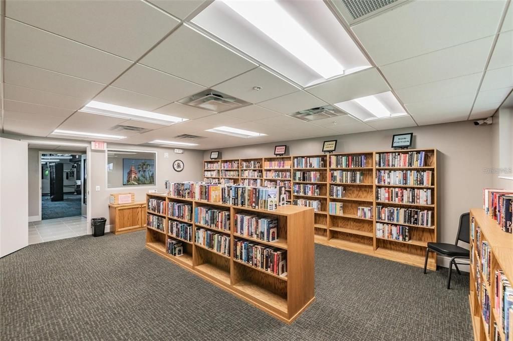 合同活跃: $269,000 (2 贝兹, 2 浴室, 1570 平方英尺)