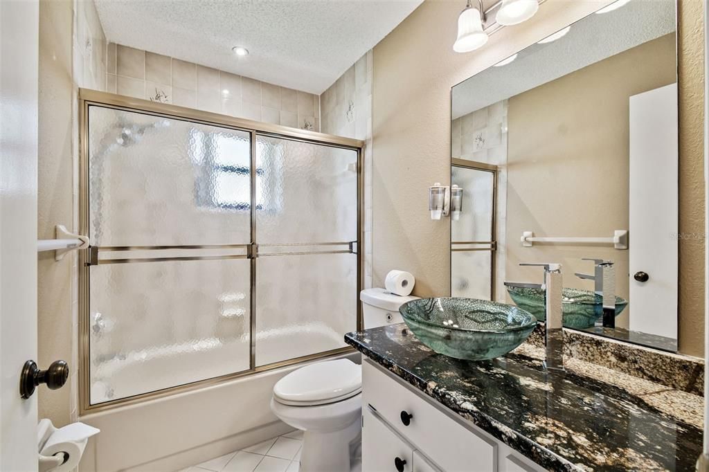 合同活跃: $269,000 (2 贝兹, 2 浴室, 1570 平方英尺)