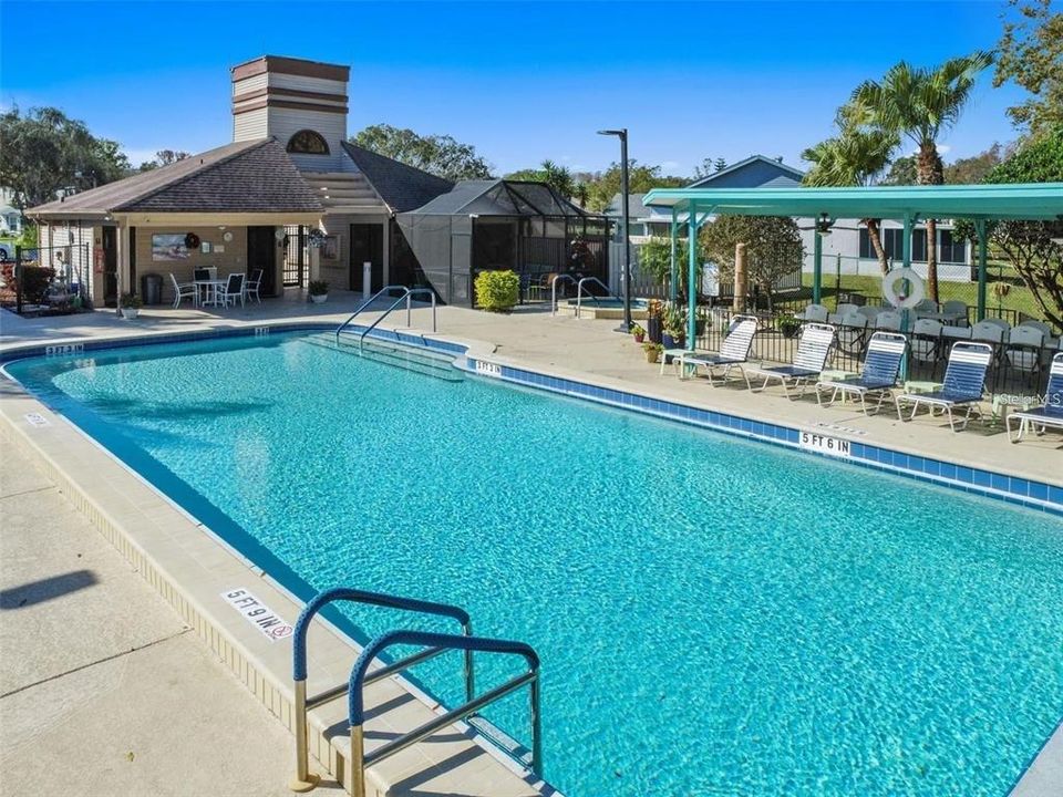 合同活跃: $269,000 (2 贝兹, 2 浴室, 1570 平方英尺)