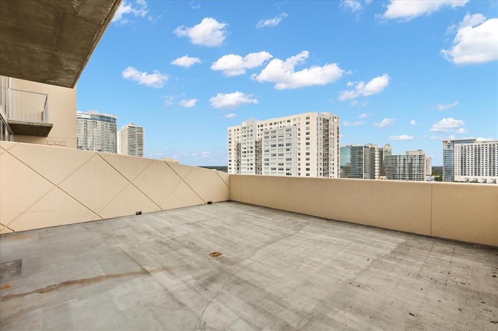 For Sale: $227,500 (1 beds, 1 baths, 857 Square Feet)