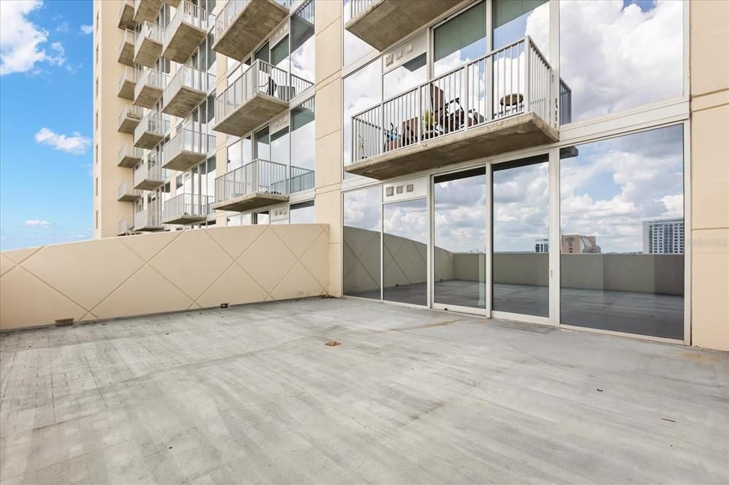 For Sale: $227,500 (1 beds, 1 baths, 857 Square Feet)