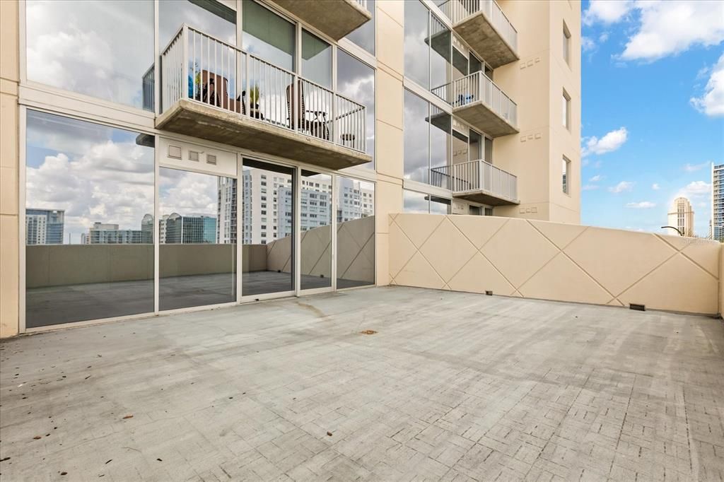 For Sale: $227,500 (1 beds, 1 baths, 857 Square Feet)