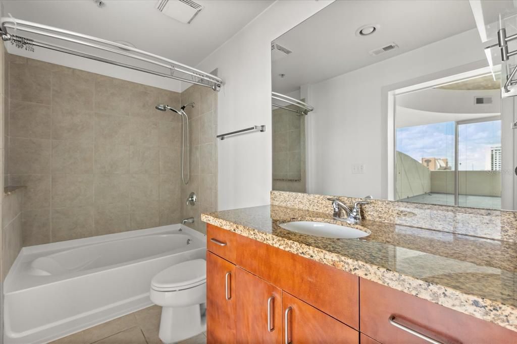 For Sale: $227,500 (1 beds, 1 baths, 857 Square Feet)