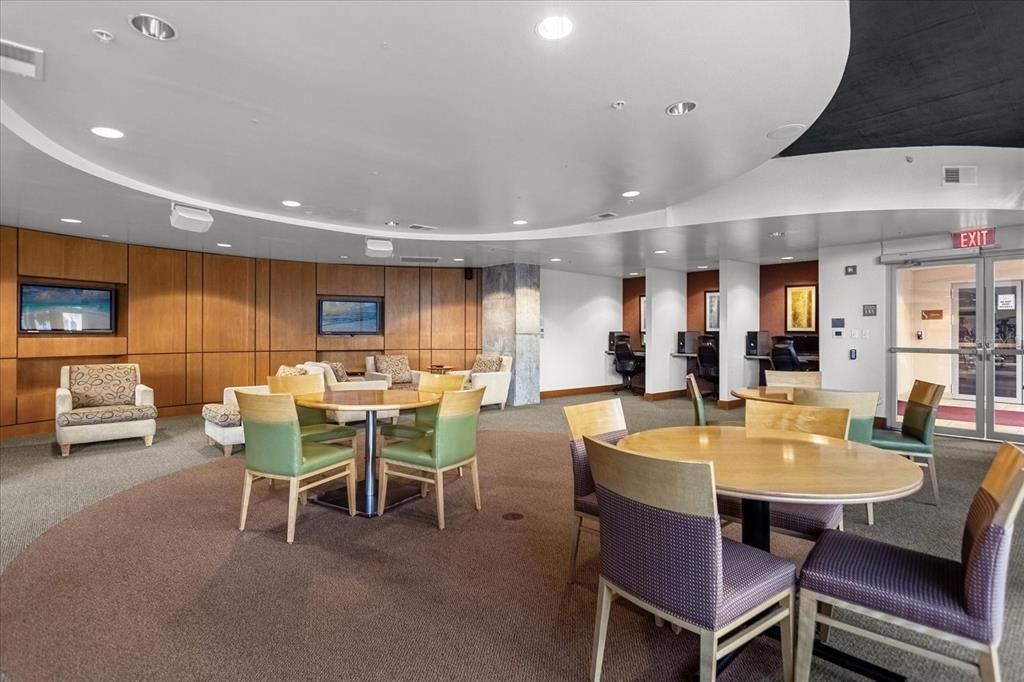 For Sale: $227,500 (1 beds, 1 baths, 857 Square Feet)