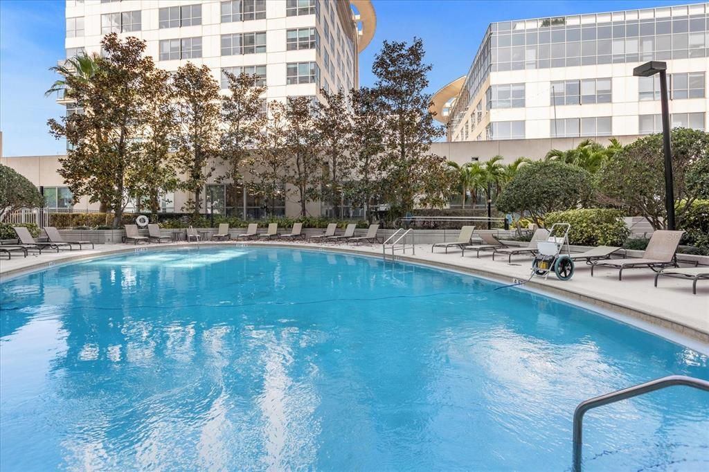 For Sale: $227,500 (1 beds, 1 baths, 857 Square Feet)