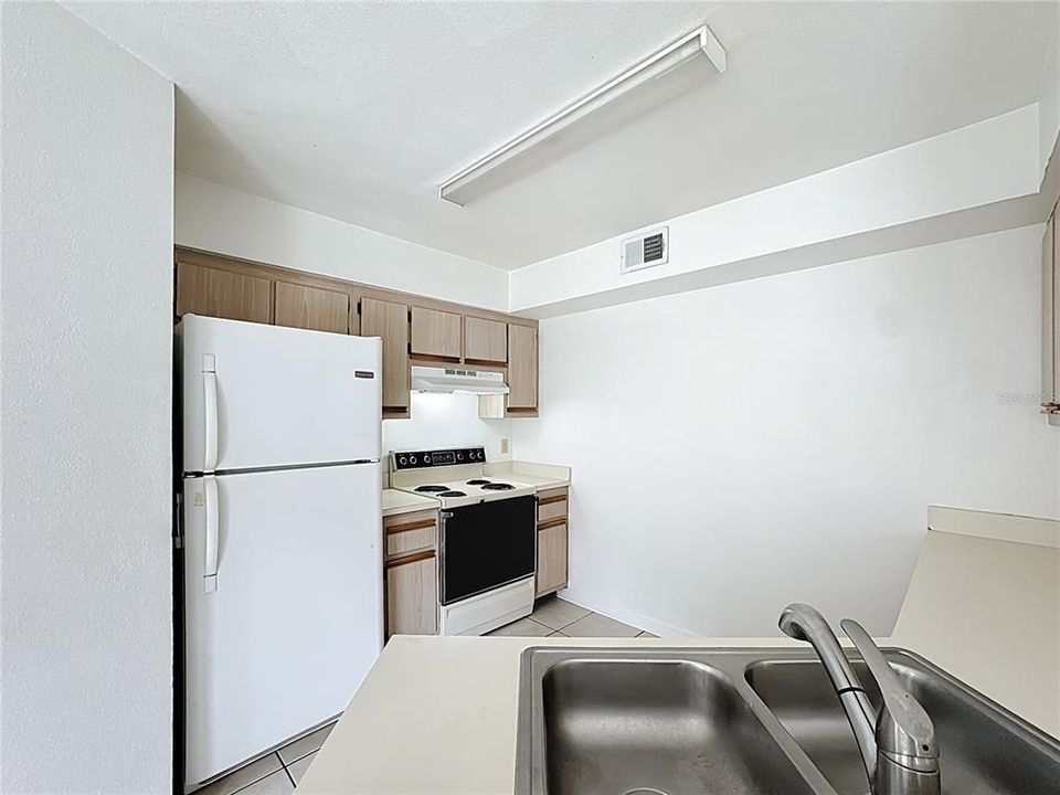 Activo con contrato: $210,000 (3 camas, 2 baños, 1263 Pies cuadrados)