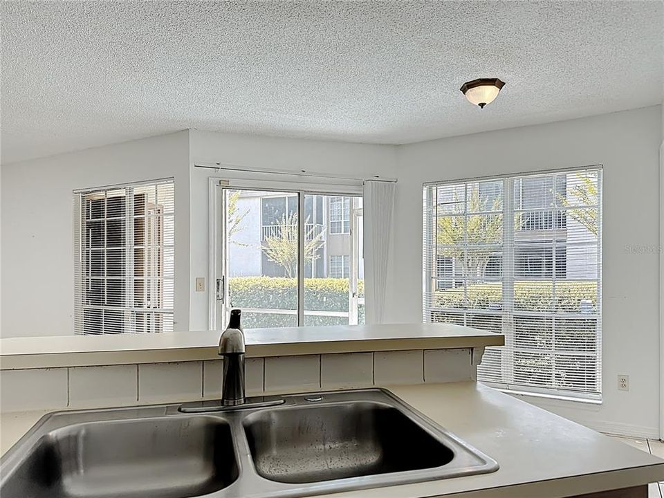 Activo con contrato: $210,000 (3 camas, 2 baños, 1263 Pies cuadrados)