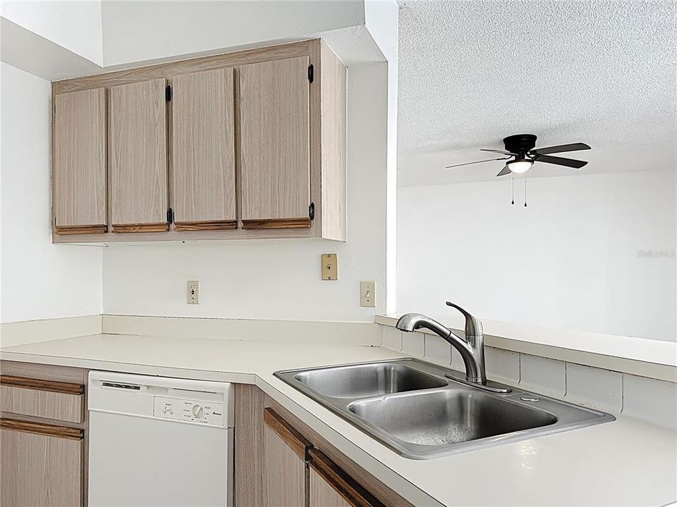 Activo con contrato: $210,000 (3 camas, 2 baños, 1263 Pies cuadrados)