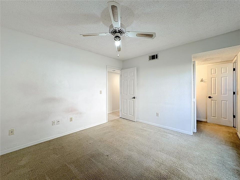 Activo con contrato: $210,000 (3 camas, 2 baños, 1263 Pies cuadrados)