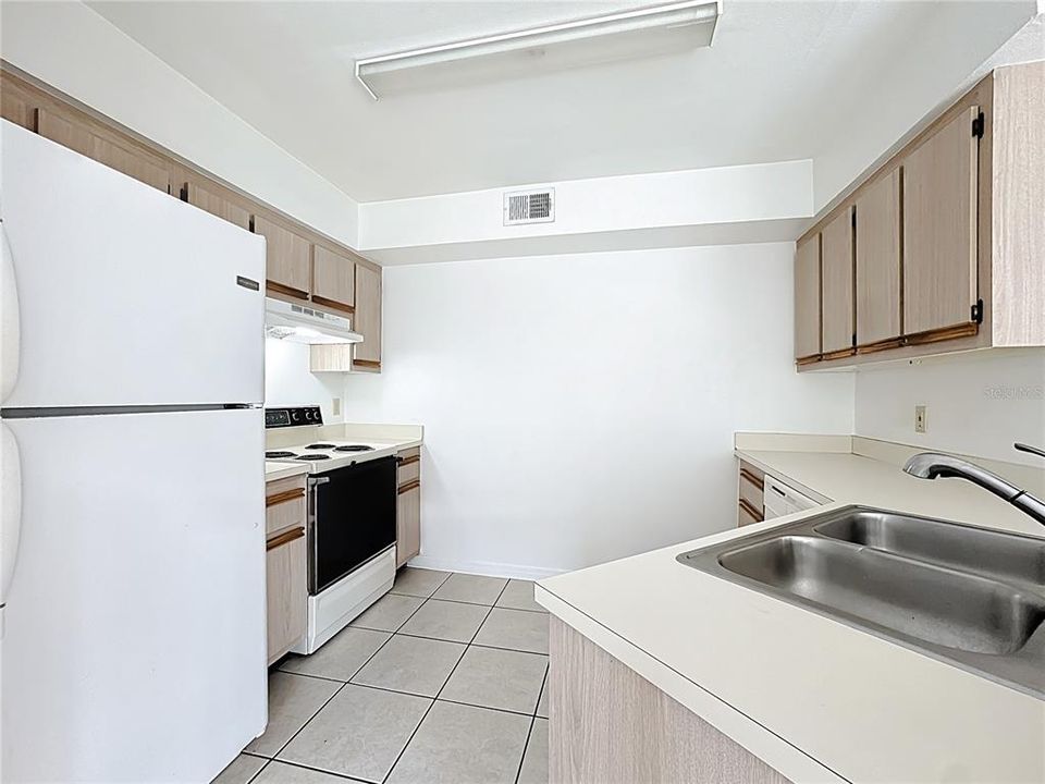 Activo con contrato: $210,000 (3 camas, 2 baños, 1263 Pies cuadrados)