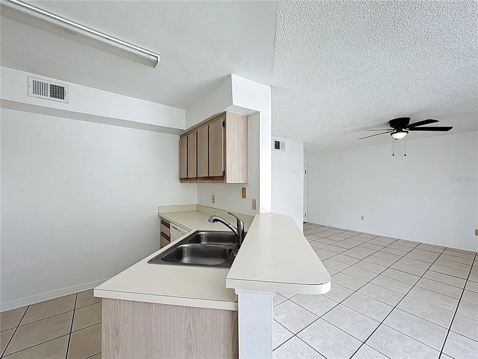 Activo con contrato: $210,000 (3 camas, 2 baños, 1263 Pies cuadrados)