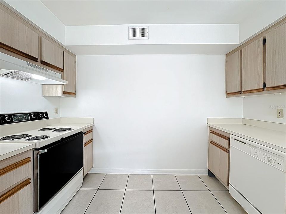 Activo con contrato: $210,000 (3 camas, 2 baños, 1263 Pies cuadrados)