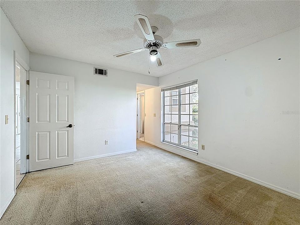 Activo con contrato: $210,000 (3 camas, 2 baños, 1263 Pies cuadrados)