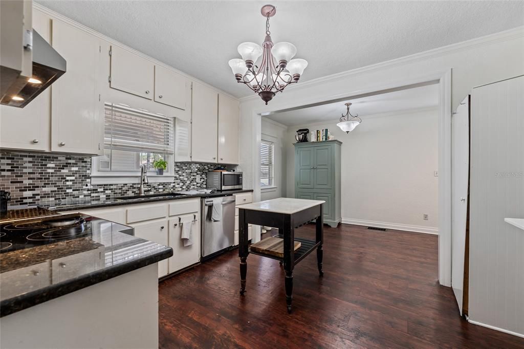 For Sale: $790,000 (3 beds, 2 baths, 2084 Square Feet)