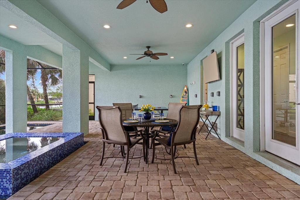 For Sale: $1,850,000 (5 beds, 4 baths, 4310 Square Feet)