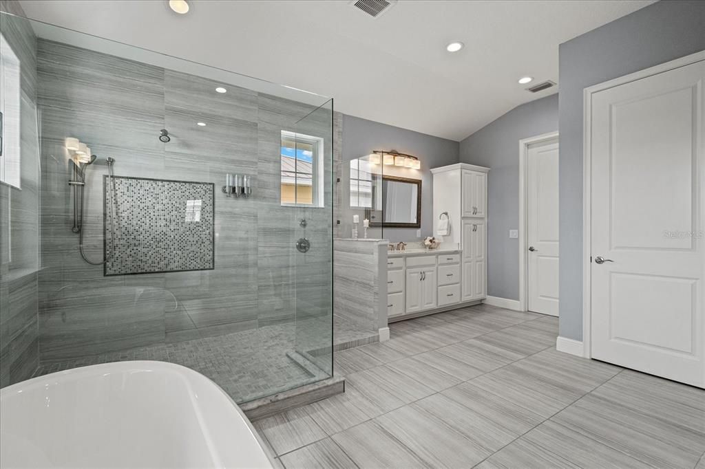 For Sale: $1,850,000 (5 beds, 4 baths, 4310 Square Feet)