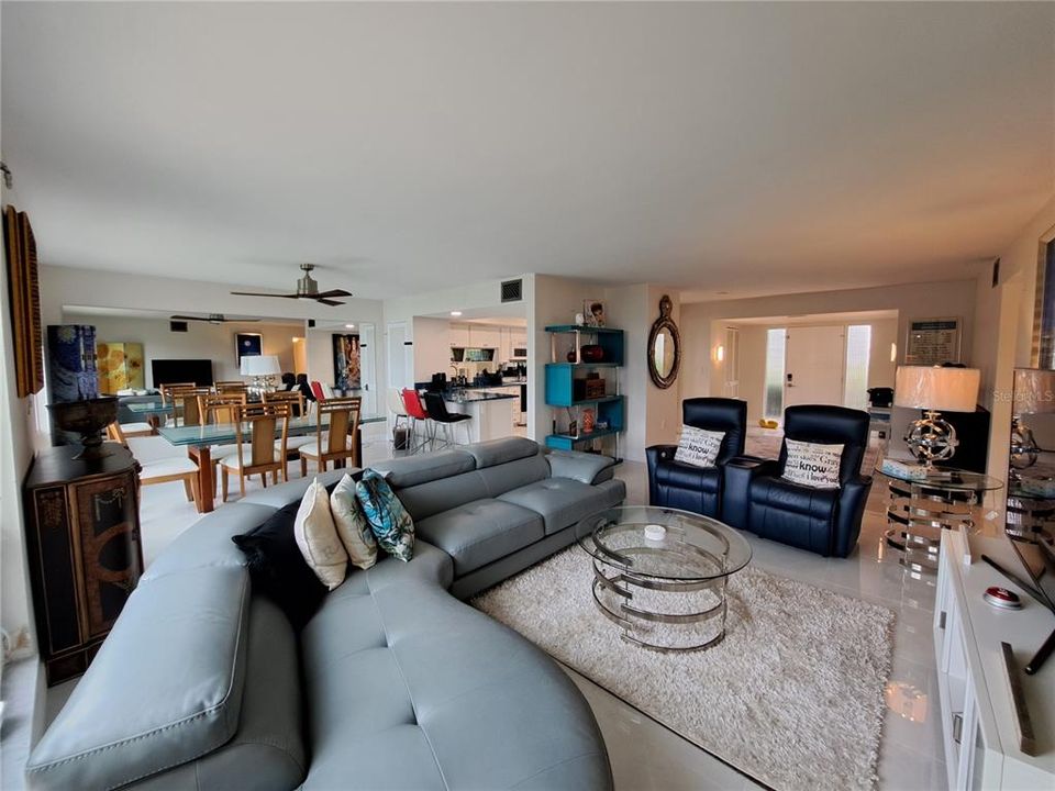 For Rent: $3,000 (2 beds, 2 baths, 1581 Square Feet)