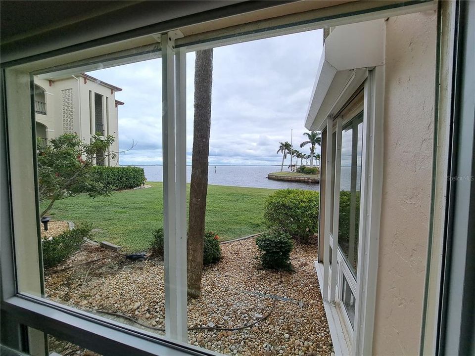 For Rent: $3,000 (2 beds, 2 baths, 1581 Square Feet)