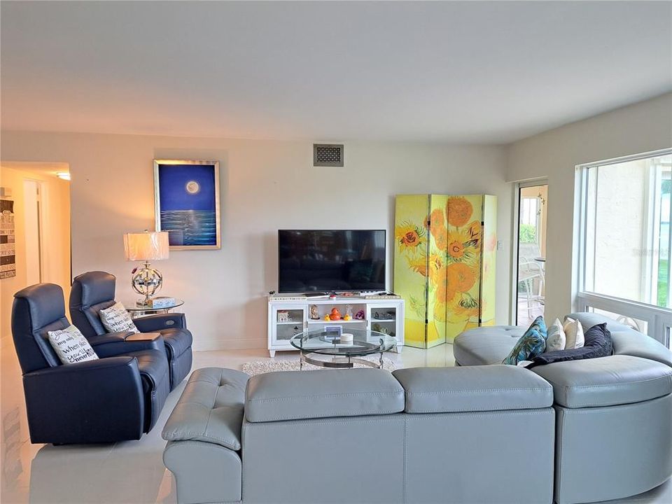 For Rent: $3,000 (2 beds, 2 baths, 1581 Square Feet)