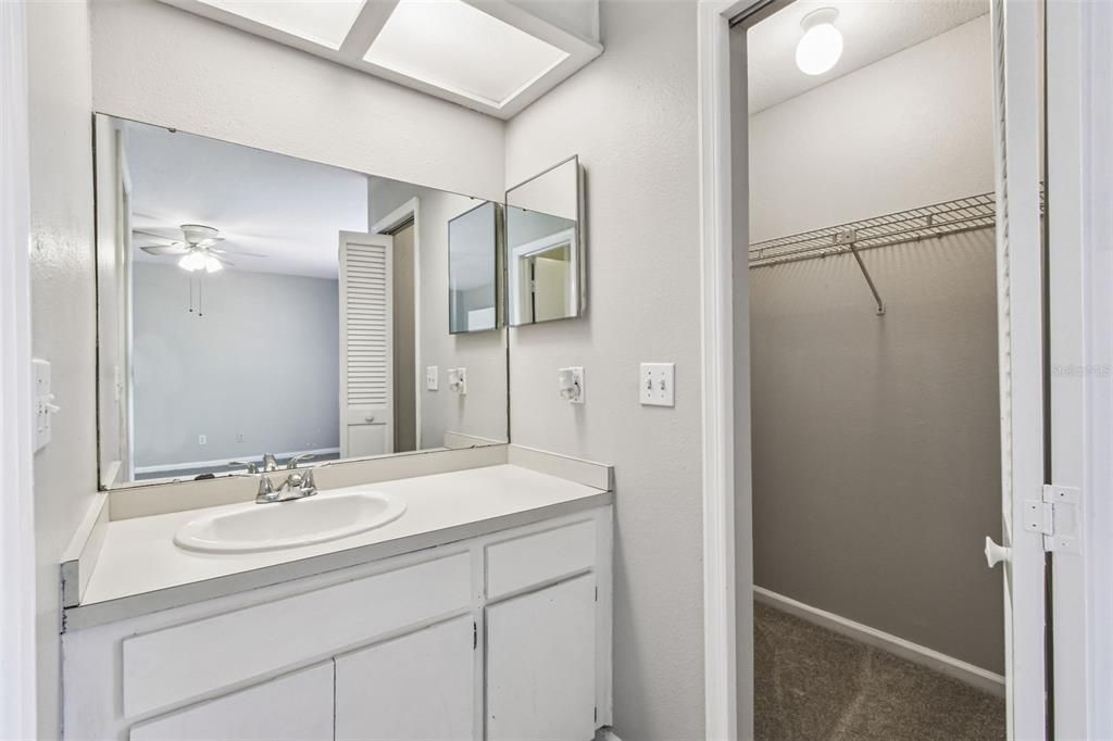 Active With Contract: $250,000 (2 beds, 2 baths, 1280 Square Feet)