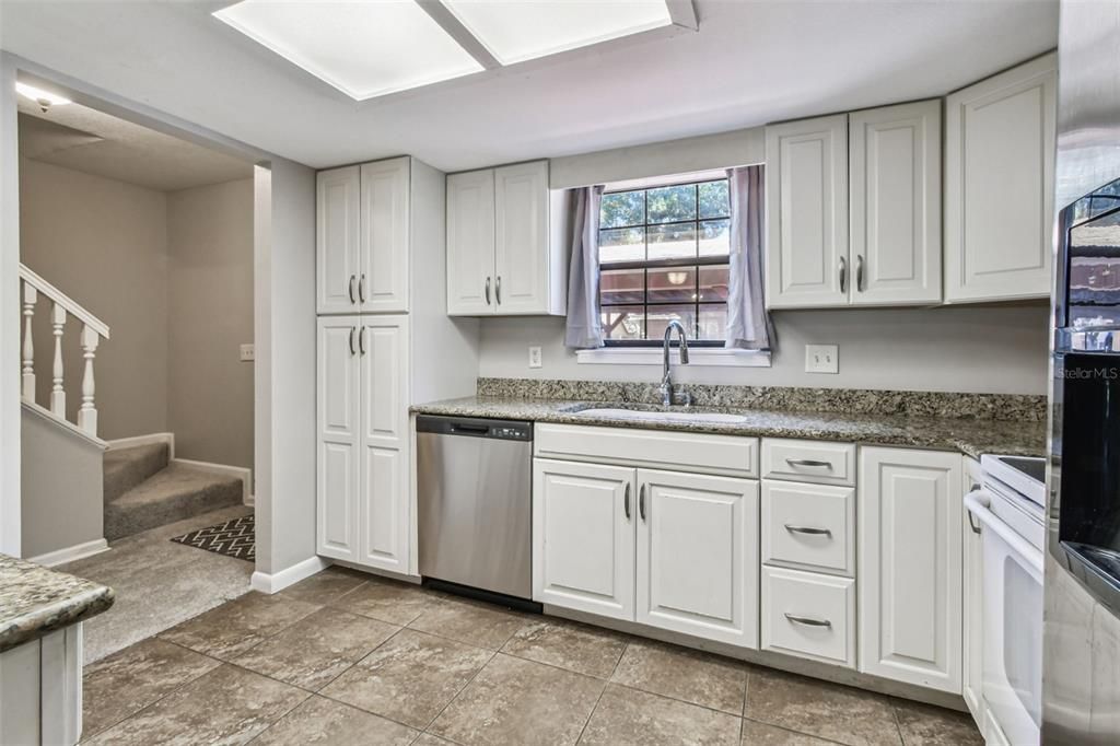 Active With Contract: $250,000 (2 beds, 2 baths, 1280 Square Feet)