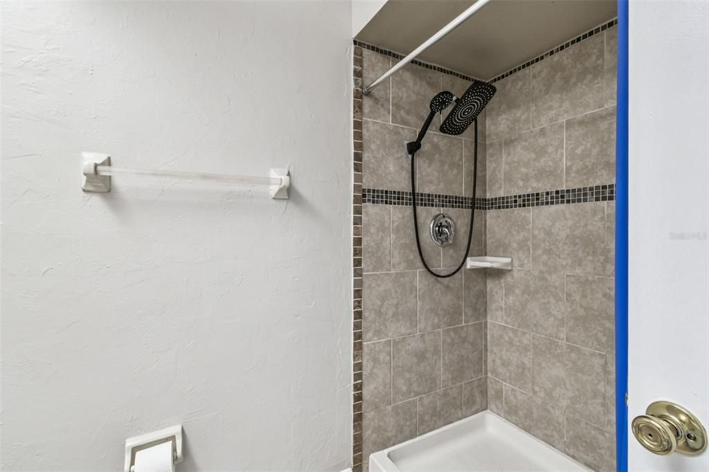 Active With Contract: $250,000 (2 beds, 2 baths, 1280 Square Feet)