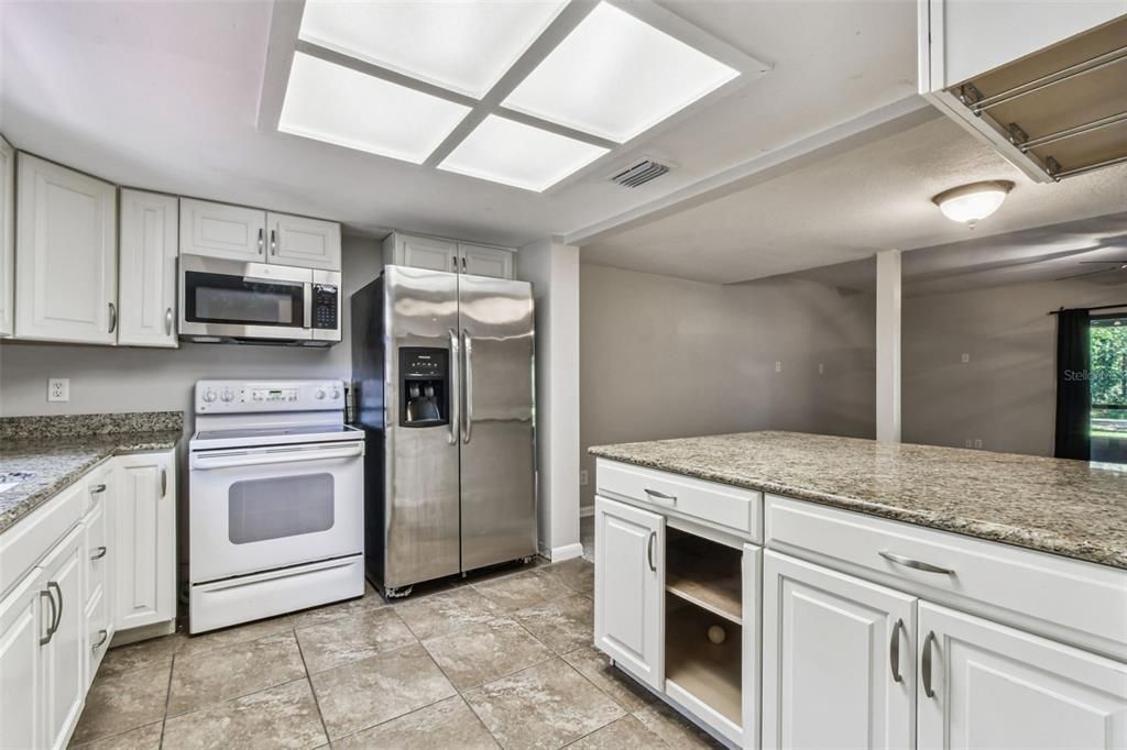 Active With Contract: $250,000 (2 beds, 2 baths, 1280 Square Feet)