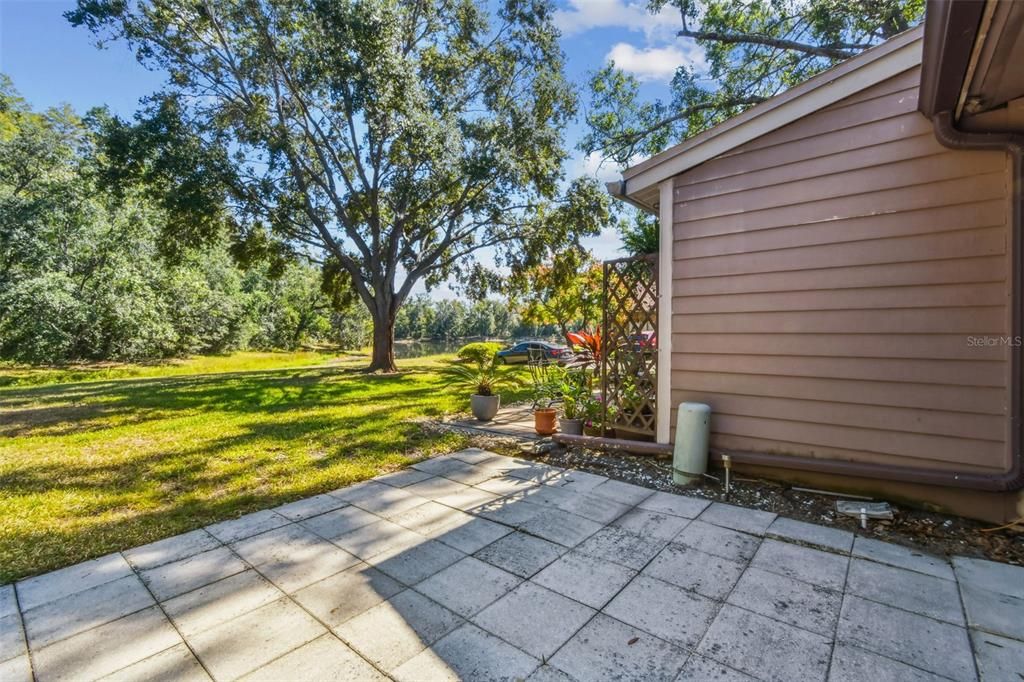 Active With Contract: $250,000 (2 beds, 2 baths, 1280 Square Feet)