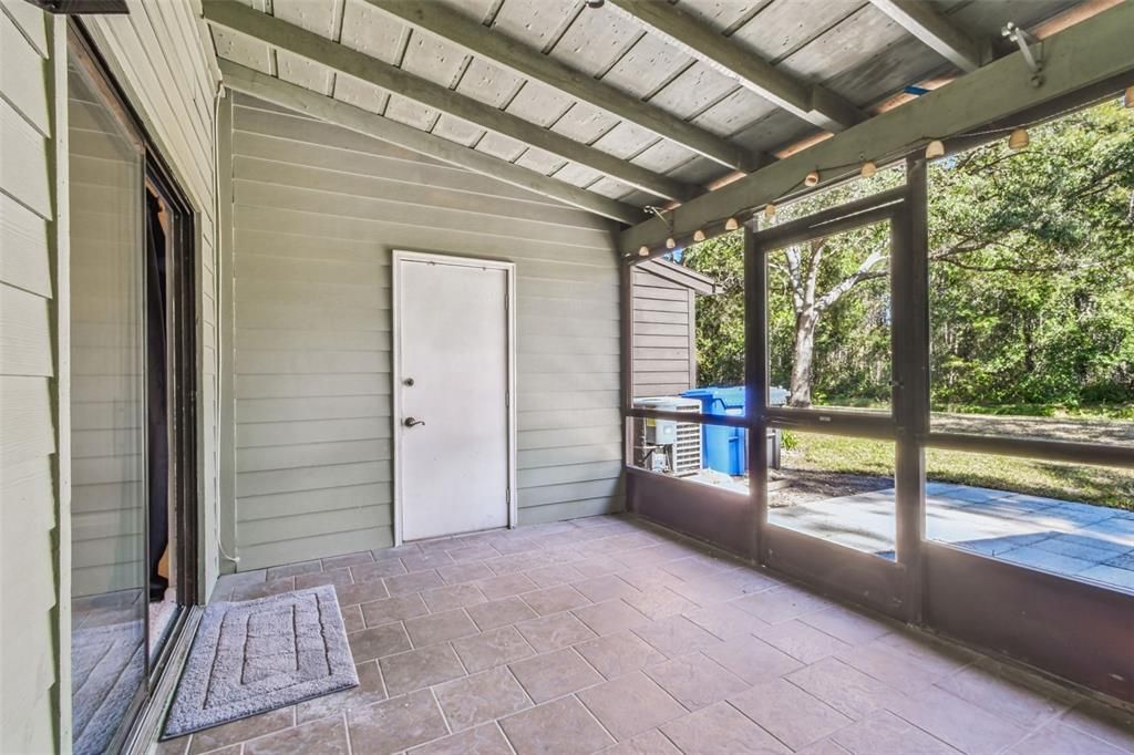 Active With Contract: $250,000 (2 beds, 2 baths, 1280 Square Feet)