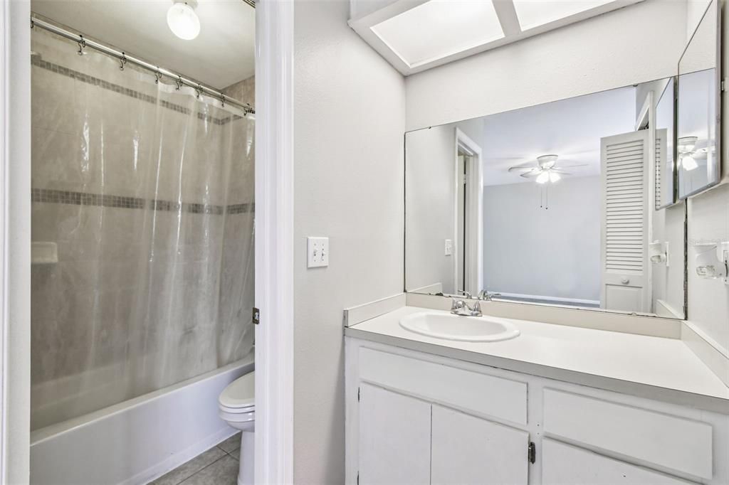 Active With Contract: $250,000 (2 beds, 2 baths, 1280 Square Feet)