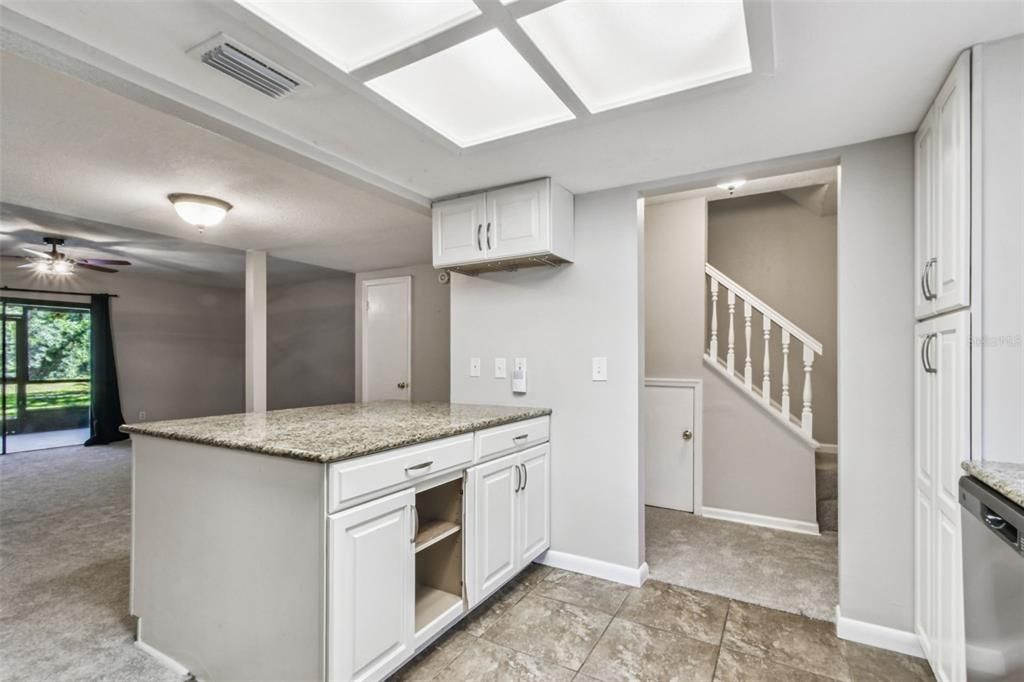 Active With Contract: $250,000 (2 beds, 2 baths, 1280 Square Feet)