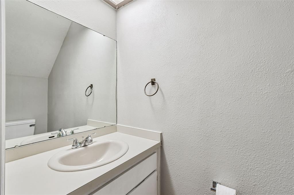 Active With Contract: $250,000 (2 beds, 2 baths, 1280 Square Feet)