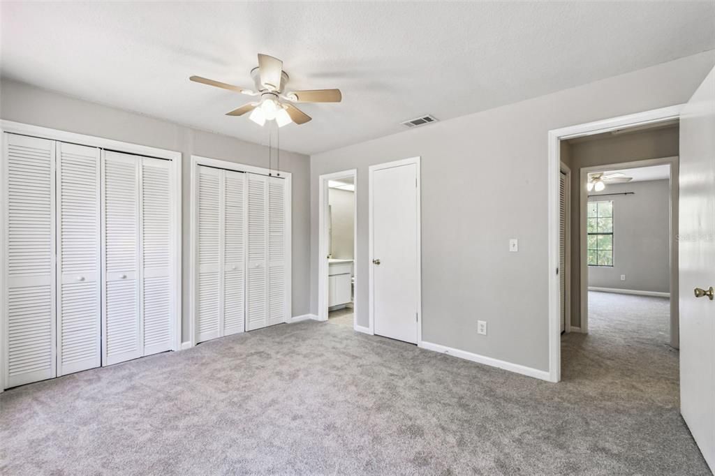 Active With Contract: $250,000 (2 beds, 2 baths, 1280 Square Feet)