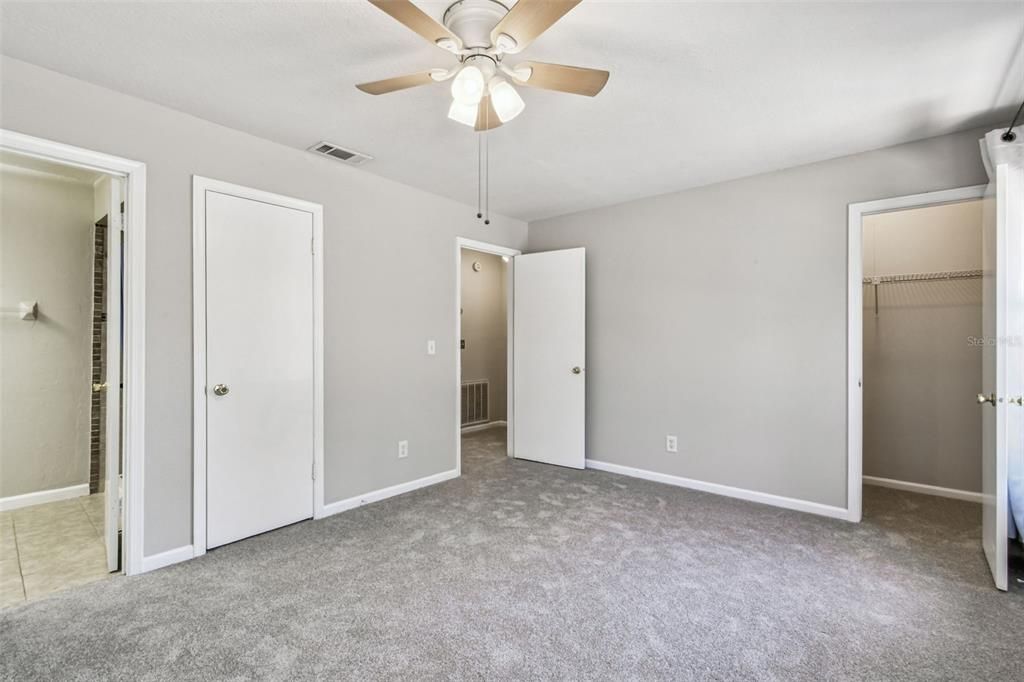 Active With Contract: $250,000 (2 beds, 2 baths, 1280 Square Feet)