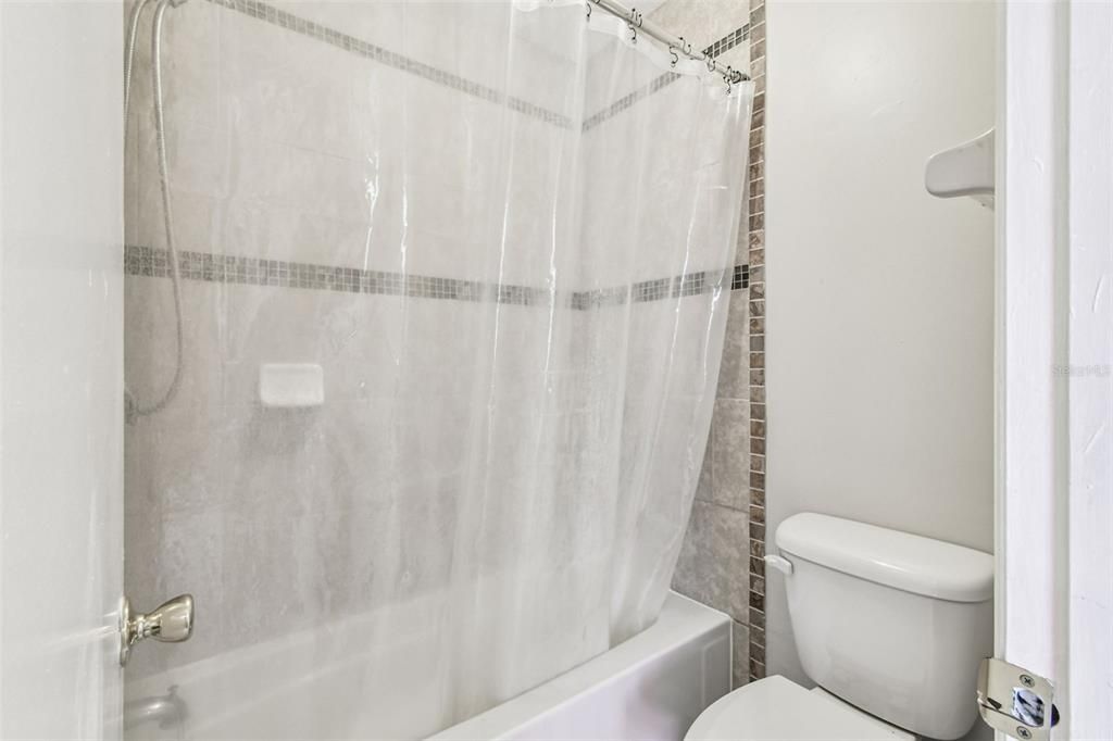 Active With Contract: $250,000 (2 beds, 2 baths, 1280 Square Feet)