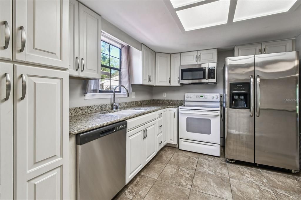 Active With Contract: $250,000 (2 beds, 2 baths, 1280 Square Feet)