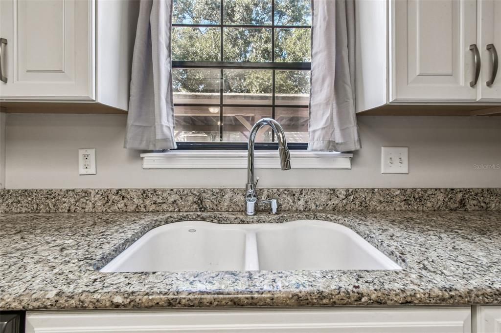 Active With Contract: $250,000 (2 beds, 2 baths, 1280 Square Feet)