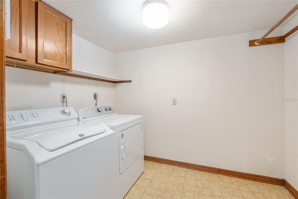 Active With Contract: $499,000 (4 beds, 2 baths, 2571 Square Feet)