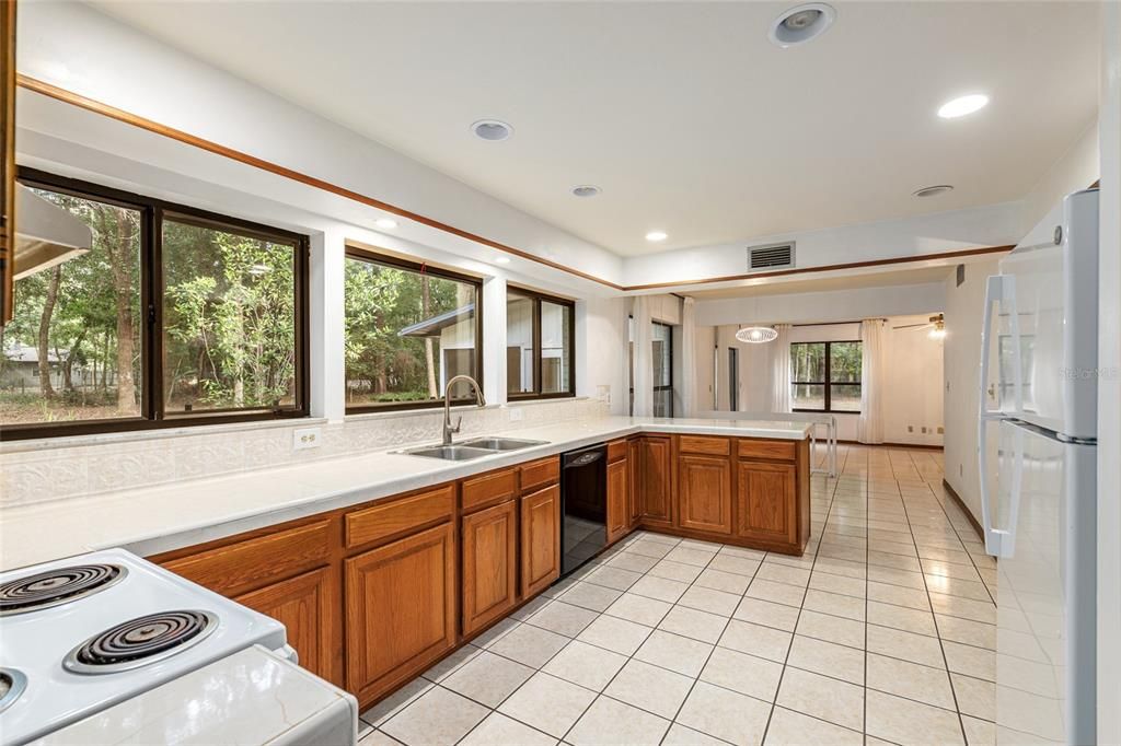 Active With Contract: $499,000 (4 beds, 2 baths, 2571 Square Feet)