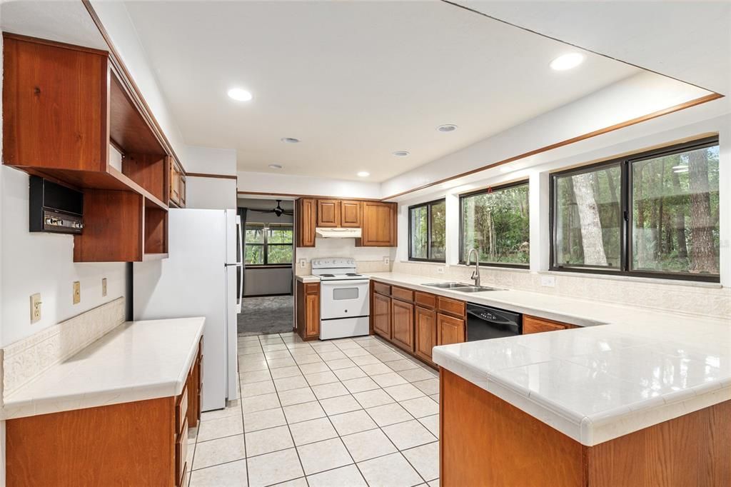 Active With Contract: $499,000 (4 beds, 2 baths, 2571 Square Feet)