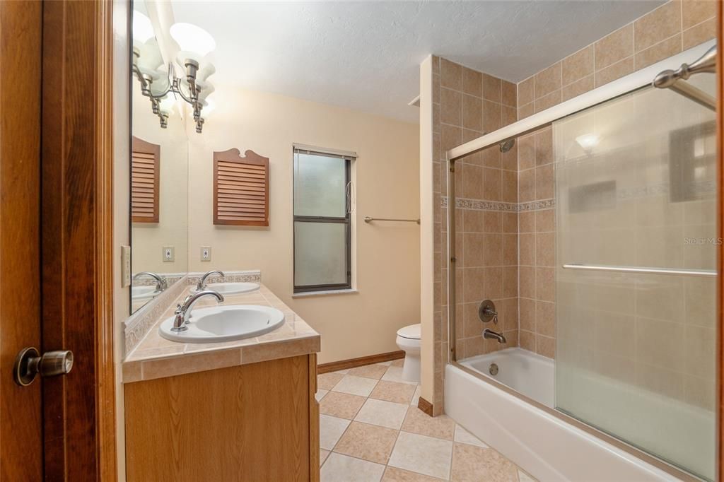 Active With Contract: $499,000 (4 beds, 2 baths, 2571 Square Feet)