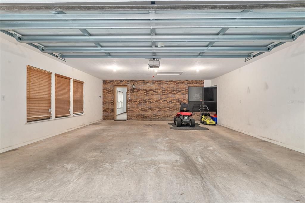 Active With Contract: $499,000 (4 beds, 2 baths, 2571 Square Feet)