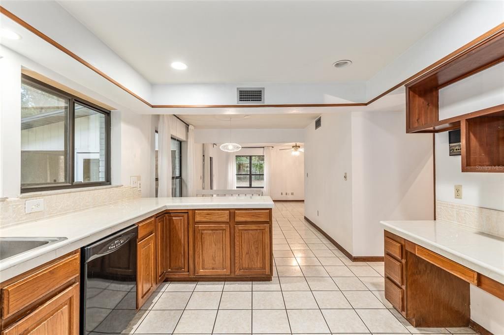 Active With Contract: $499,000 (4 beds, 2 baths, 2571 Square Feet)
