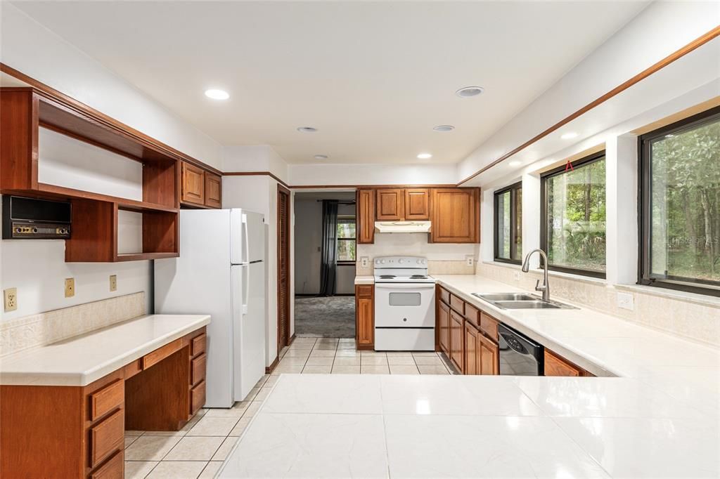 Active With Contract: $499,000 (4 beds, 2 baths, 2571 Square Feet)