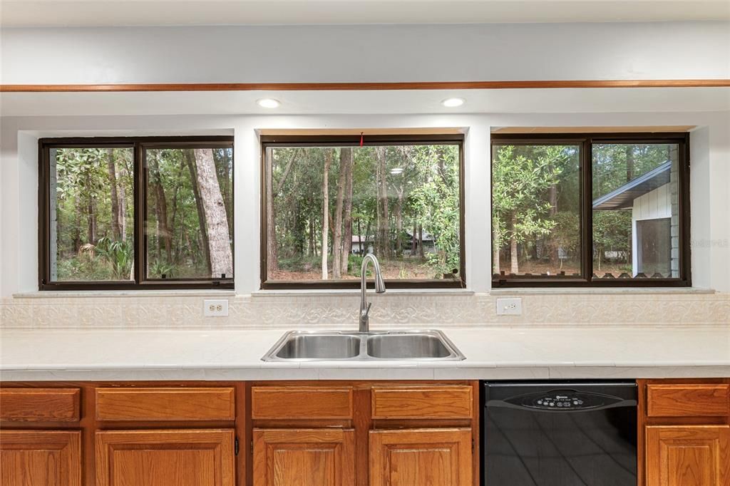 Active With Contract: $499,000 (4 beds, 2 baths, 2571 Square Feet)