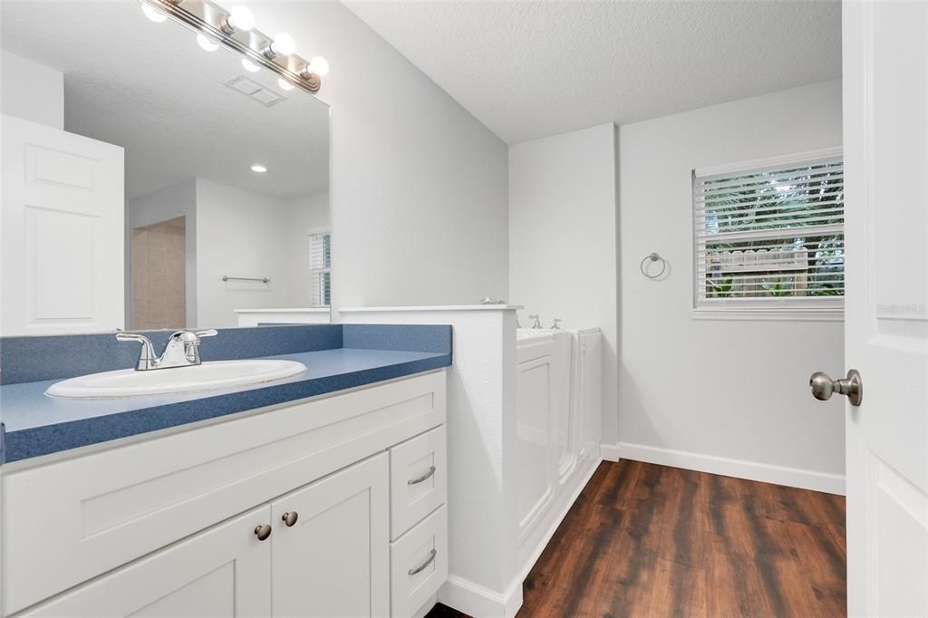 En Venta: $575,000 (5 camas, 3 baños, 2609 Pies cuadrados)