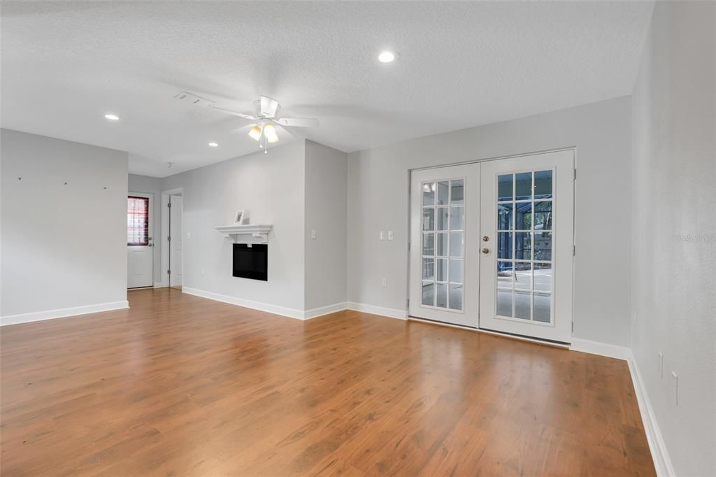 En Venta: $575,000 (5 camas, 3 baños, 2609 Pies cuadrados)