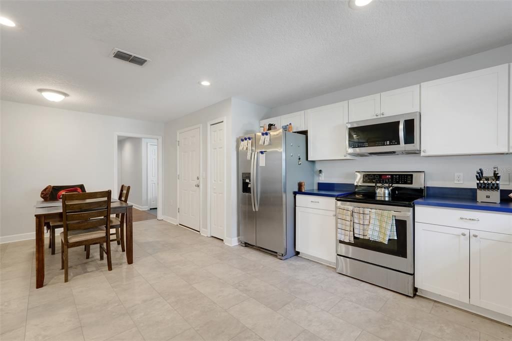 En Venta: $575,000 (5 camas, 3 baños, 2609 Pies cuadrados)